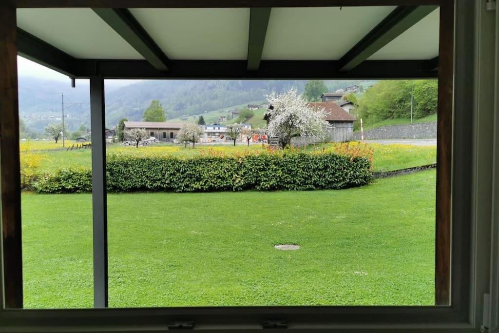 Schones Kleines Studio Mit Sitzplatz, Mitten Im Prattigau Jenaz Exterior foto